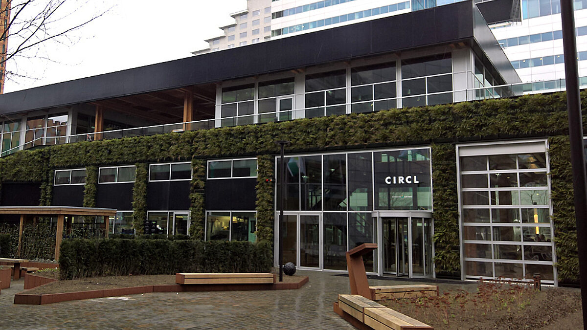 circl green wall